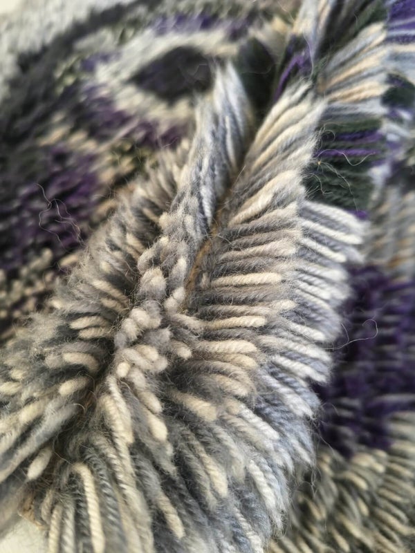 Harmaa geometrinen ryijy