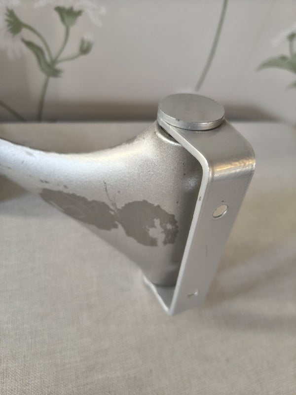 Metallinen iso sein&auml;valaisin