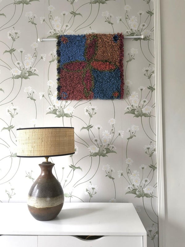 Pieni kirjava sein&auml;ryijy